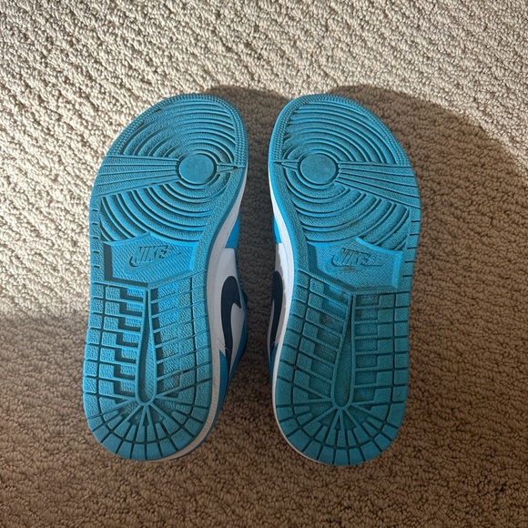 Jordan 1 Low UNC - Picture 4 of 6